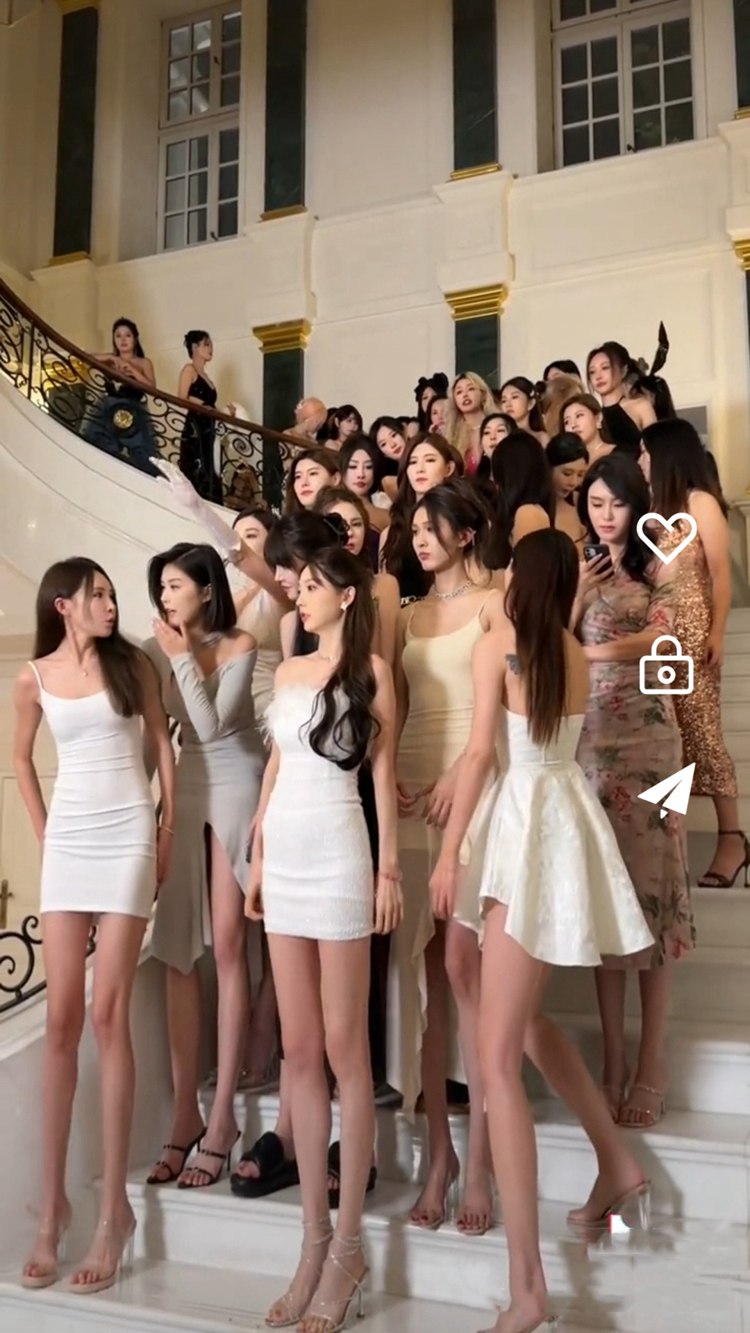妻子重返火场救丈夫完整视频截图